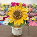 Handgehaakte zonnebloem in pot in helder geel voor bureau- of autodecoratie, cadeau - Eenlaagse Zonnebloem In Pot / Ongeveer 22cm / Helgeel