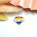 Ciondolo cuore arcobaleno in smalto con scritta Love Wins per creazione gioielli - Forma di Nastro del Cuore Love Wins / Confezione da 10