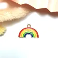 Ciondolo arcobaleno in smalto con scritta LOVE WINS per creazione di gioielli fai da te - Forma di Arco Arcobaleno Love Wins / Confezione da 10