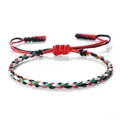 Bracelet tressé à la main aux couleurs du drapeau rouge, blanc, vert et noir - Nœud À Quatre Branches