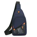 Stijlvolle donkerblauwe heren borsttas met camouflagezak en oranje accenten - Blauw