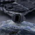 Anello vintage da uomo in acciaio inossidabile con grande pietra nera rettangolare e fascia. - US 7 / Nero