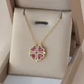 Elegante, zweifach faltbare Herz-Kleeblatt-Halskette in Gold mit roten Steinen und Kristallen - Magnetischer faltbarer Herzstil (X0893) / Gold mit Rot