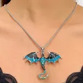 Gothische blaue Drachen-Halskette mit funkelnden grünen Kristallen an Silberkette. - Emaille Drachenstil (12132)