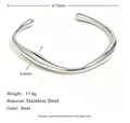 Minimalistischer unregelmäßig gedrehter offener Armreif aus robustem Edelstahl in Stahlfarbe - Unregelmäßig gedrehter Stil (B0733) / Silber