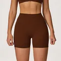Gros plan sur un short de yoga marron à taille haute avec taille élastique et tissu à séchage rapide - XL / Bas / Brun Caramel (EDK4507)