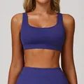 Vue détaillée d'un soutien-gorge de sport violet à séchage rapide et d'un ensemble de yoga - XL / Hauts / Bleu Rose (EWX4501)