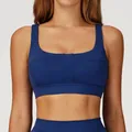 Vista dettagliata di un reggiseno sportivo blu navy con scollo quadrato e cuciture - Taglia S / Top / Blu Notte