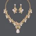 Parure de bijoux de mariée florale élégante avec strass clairs et finition dorée - Doré