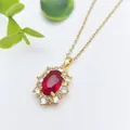 Elegante collana dorata con pendente ovale in pietra rossa e alone di zirconi bianchi - Stile Pietra Rossa Ovale (XL1200-6)
