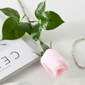 Elegante einzelne rosa künstliche Rosenknospe im Monet-Ölgemäldestil für die Hochzeit - Kupi Rose Hellrosa