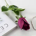 Einzelne künstliche lila Rose im Monet-Stil für elegante Hochzeits- und Heimdeko - Kupi Rose Tiefviolett