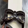 Pince banane élégante en forme de nœud sombre avec paillettes et dents antidérapantes - Style Nœud / Chocolat Brillant