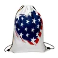 Dettaglio della sacca a coulisse Independence Day con stampa a cuore bandiera USA. - Stile Bandiera Cuore