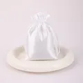 Elegante bolsa de regalo de raso blanco con cordón para joyas y artículos pequeños - 7*9cm / Blanco