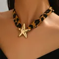 Girocollo chic in tessuto maculato leopardato con un ciondolo a forma di stella marina dorata - Stile Stella Marina (X1806B)
