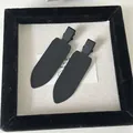 Pair of professional matte black seamless blade-shaped duckbill hair clips for styling - Metal Style / 1 Piece / Black