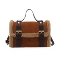 Elegante bolso de mano de ante sintético marrón con ribete de piel y hebillas doradas. - Marrón