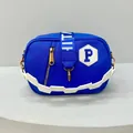 Sac bandoulière bleu électrique tendance avec écusson P blanc pour femme et sangle - Bleu