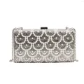 Pochette de soirée argentée avec motifs festonnés en perles et cristaux et chaîne - Argenté
