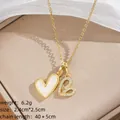 Dettaglio della collana con pendente a cuore elegante con zirconi e conchiglia - Collana a Cuore (6354) / Oro