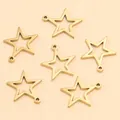 Vue macro détaillée de pendentifs étoiles en acier inoxydable doré pour bijoux DIY - Étoile à Cinq Branches - Petit / 13X15X1.2mm / Or