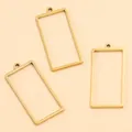 Détail macro de trois cadres de pendentif rectangulaires en acier inoxydable doré pour bijoux. - Rectangle-Grand / 13X27X1.2mm / Or