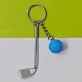 Detailopname van de zilveren metalen golfclub en blauwe golfbal sleutelhanger - 7.8*2.6cm, 17.8g / Blauw