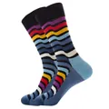 Vue détaillée de chaussettes à rayures ondulées colorées pour hommes et femmes, style street. - Taille 38-45 / Vague Multicolore