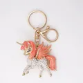 Eleganter goldener Schlüsselanhänger mit geflügeltem Einhorn, rosa Glitzer und Kristallen - Rosa