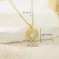 Elegante collana con cuore d'oro con perle e cristallo su superficie di pietra - Stile Cuore con Bordo di Perle (Stile C) / Oro