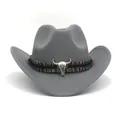 Grauer Cowboyhut aus Filz mit ethnischem Band und dekorativem silbernem Stierschädel - Grau