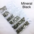 Vue détaillée de strass plats noir minéral dans un emballage multi-compartiments pour nail art DIY - SS4-SS12 (Environ 1728 Pièces/Paquet) / Noir Minéral