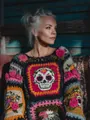 Bunter Oversize-Häkelpullover mit 3D-Blumen und Zuckerschädel-Motiven für Damen. - JSTGI-53477333578 / S
