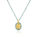 Detalle de un colgante ovalado de la Virgen María dorado con cuentas azul claro. - Dorado Azul Verde Strass