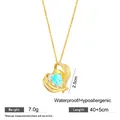 Vista detallada del colgante de corazón dorado con una piedra azul iridiscente - Estilo Corazón Multicolor (YMW569) / Dorado-Collar Corazón Multicolor