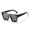 Oversize-Sonnenbrille mit quadratischem schwarzem Rahmen und weißem V-Detail - Weiß Schwarzer Rahmen Graue Gläser