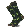 Vue détaillée de chaussettes noires avec motifs de lézard vert en jacquard - Gm0064