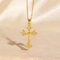 Elegante vergoldete Halskette mit Kreuzanhänger und funkelnden Zirkoniasteinen für Damen. - Gold Vintage Geschnitzter Stil (C00113) / 18K-Gold / Gold