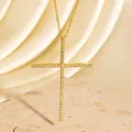 Zierliche goldene Kreuzkette mit funkelnden Zirkonia-Steinen elegantes Schmuckstück - Goldener Vollzirkonia Pave Stil (C00129) / 18K-Gold / Gold
