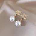Élégantes boucles d'oreilles fleurs dorées avec grandes perles blanches et cristaux brillants - Clous d'oreilles fleur à cinq pétales et perle à tige en argent (5#) / Or-Blanc