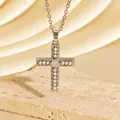 Elegante Zirkon-Kreuz-Halskette mit Perlenbesatz, luxuriöses Schmuck-Accessoire. - C00138 / 18K-Gold