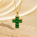 Elegante collana a croce placcata oro con zirconi verdi quadrati e cristalli trasparenti. - C00143 / Oro 18K