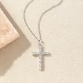 Elegante silberfarbene Kreuzanhänger-Halskette mit funkelnden Zirkonia-Steinen. - C00193 / 18K-Gold