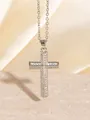Elegante Halskette mit Kreuzanhänger aus Silber und Zirkonia für einen luxuriösen Look - C00108 / 18K-Gold