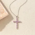 Elegante silberne Kreuzkette mit rosa Zirkonsteinen auf strukturiertem Grund - C00189 / 18K-Gold
