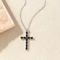Elegante Halskette mit schwarzem Zirkon-Kreuzanhänger für einen stilvollen Look - C00192 / 18K-Gold