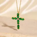 Elegante vergoldete Kreuzkette mit leuchtend grünen Zirkonia im Birnenschliff - C00070 / 18K-Gold