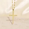 Vergoldete Kreuz-Anhänger-Halskette mit funkelnden weißen Zirkonia - C00033 / 18K-Gold