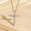 Elegante silberfarbene Kreuzanhängerkette mit funkelnden klaren Zirkonia-Steinen - C00005 / 18K-Gold